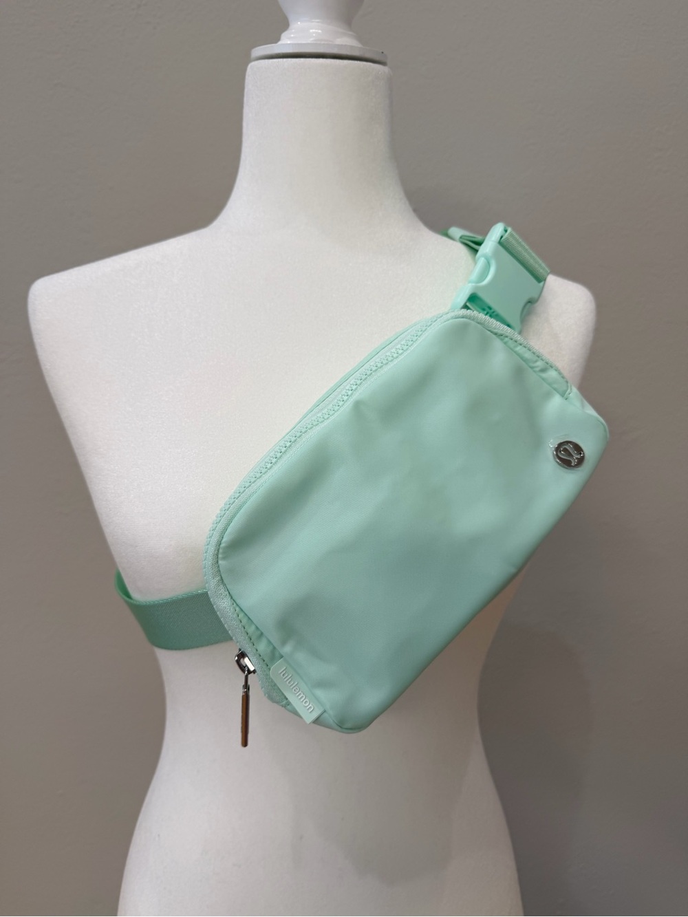lululemon Everywhere Belt Bag 1L Mint Moment MIMO Green Discontinued NWT